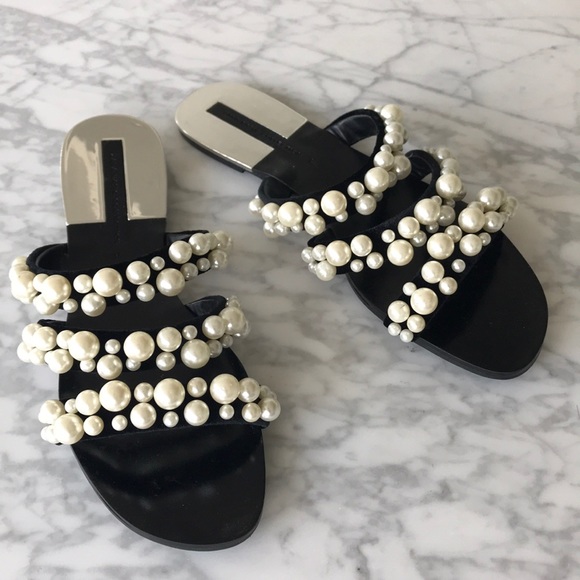 Pearl Flat Sandals Zara 2025